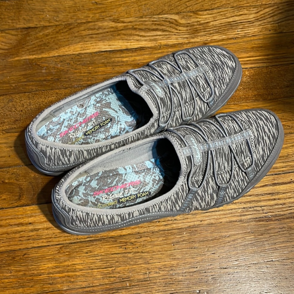 Skechers memory foam women’s slip on shoes -like new - size 11